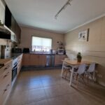 Cozinha e zona de refeições — Fazenda Caravela, Alcantarilha
