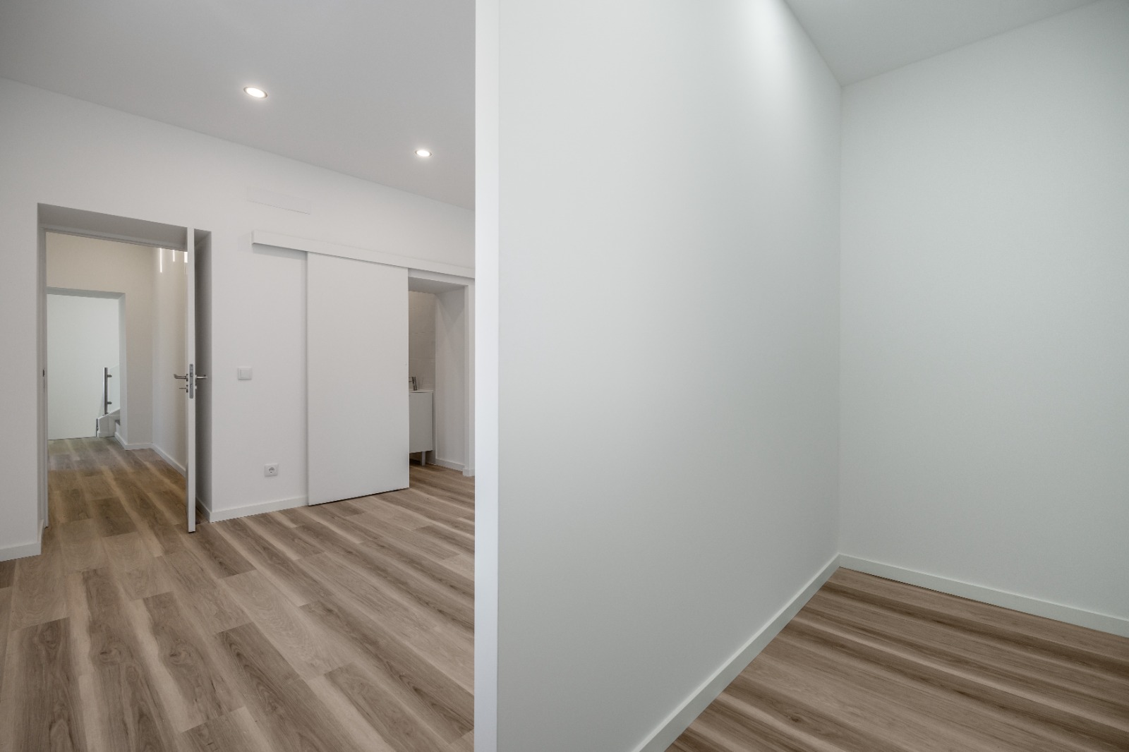 Quarto e zona de arrumação — moradia T2 em Monte Boi, Messines