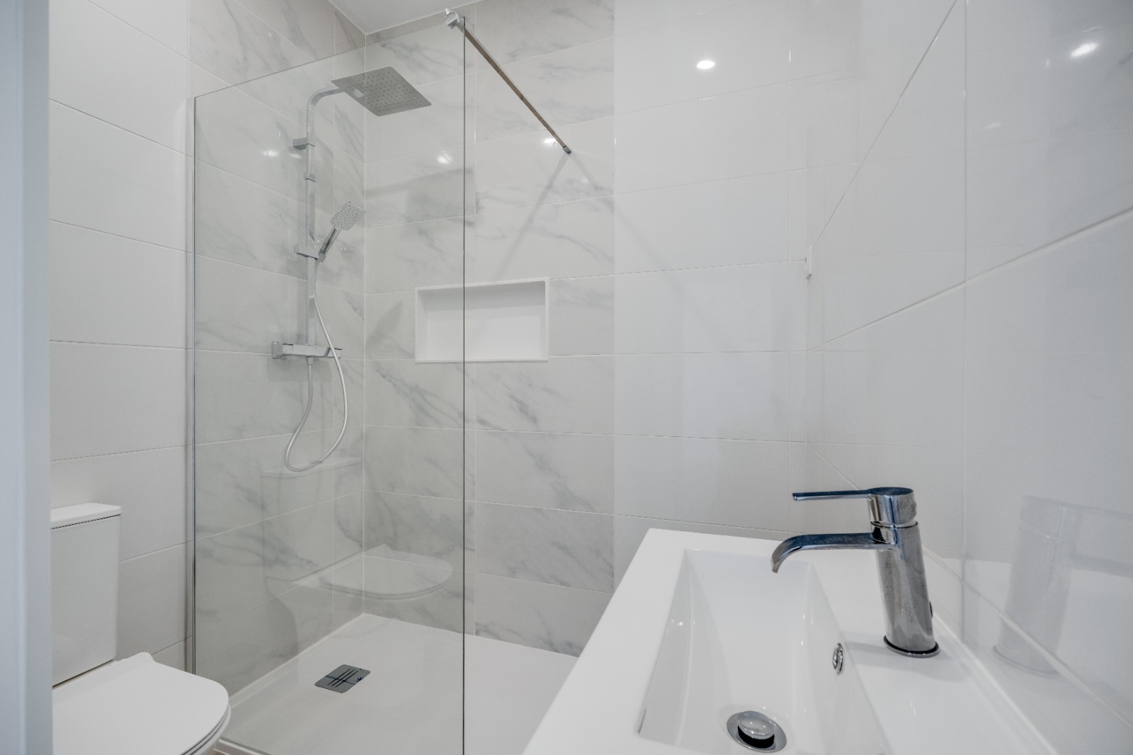 Casa de banho com duche — moradia T2 em Monte Boi, Messines
